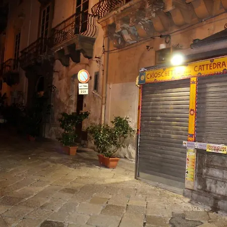 La Siciliana-Di Fronte La Cattedrale-3